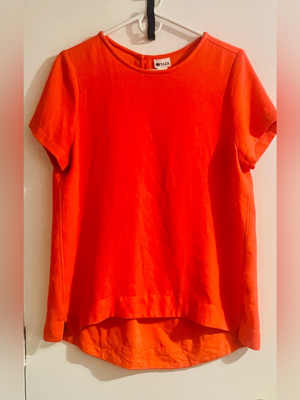 EUC Women’s Stylus Top ~ Size Medium